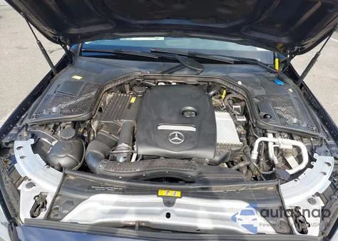 2016 Mercedes-Benz C 300 4Matic z USA, uszkodzony, nr VIN 55SWF4KB3GU116494